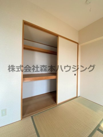 【収納】 | 　グレイシィーK・Y | ※同タイプ別室の写真となります。
　設備内容や内装色調など相違がある場合は実際のお部屋の現状優先となります。