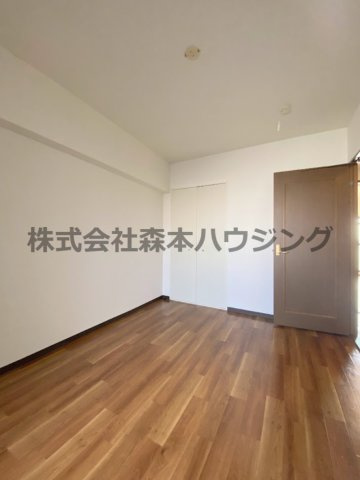 【洋室】 | 　グレイシィーK・Y | ※同タイプ別室の写真となります。
　設備内容や内装色調など相違がある場合は実際のお部屋の現状優先となります。