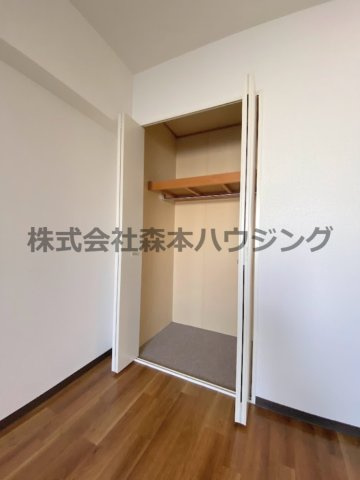 【収納】 | 　グレイシィーK・Y | ※同タイプ別室の写真となります。
　設備内容や内装色調など相違がある場合は実際のお部屋の現状優先となります。