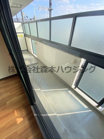 【バルコニー】 | 　グレイシィーK・Y | ※同タイプ別室の写真となります。
　設備内容や内装色調など相違がある場合は実際のお部屋の現状優先となります。