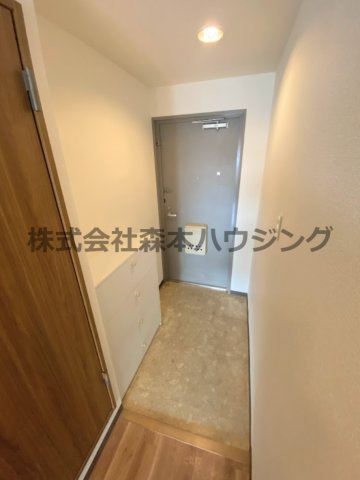 【玄関】 | 　グレイシィーK・Y | ※同タイプ別室の写真となります。
　設備内容や内装色調など相違がある場合は実際のお部屋の現状優先となります。