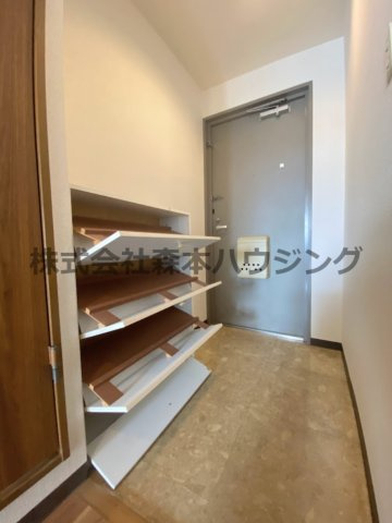 【収納】 | 　グレイシィーK・Y | ※同タイプ別室の写真となります。
　設備内容や内装色調など相違がある場合は実際のお部屋の現状優先となります。