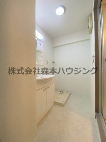 【洗面所】 | 　グレイシィーK・Y | ※同タイプ別室の写真となります。
　設備内容や内装色調など相違がある場合は実際のお部屋の現状優先となります。