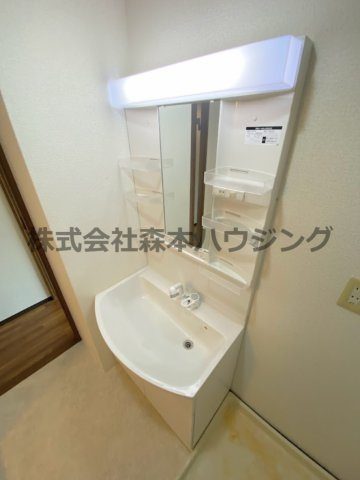 【独立洗面台】 | 　グレイシィーK・Y | ※同タイプ別室の写真となります。
　設備内容や内装色調など相違がある場合は実際のお部屋の現状優先となります。