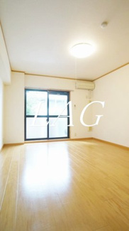 【居間・リビング】 | フローリッシュマンション | 洋室のお部屋です。