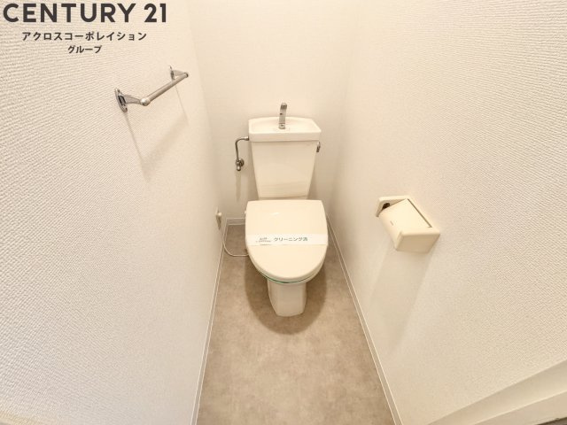 温水洗浄便座付きのトイレです♪