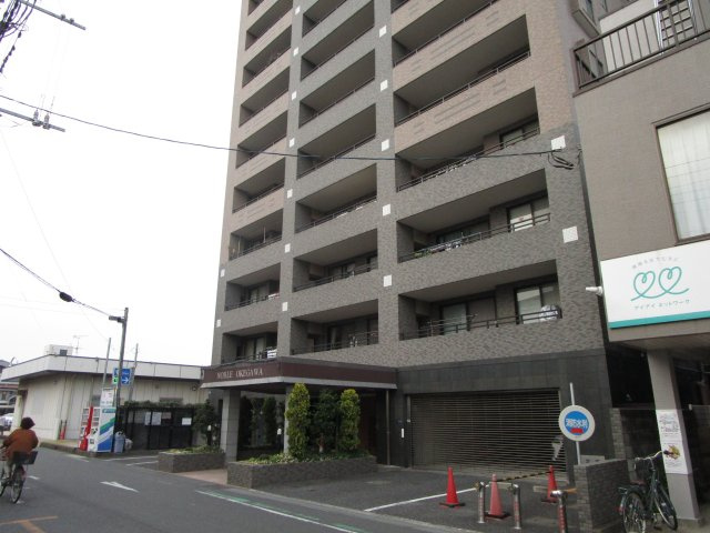 桶川市若宮　中古マンションのエントランス