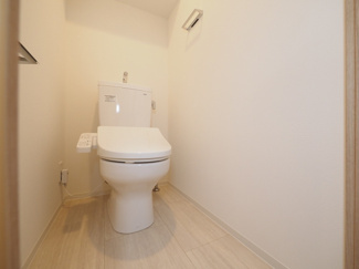 【トイレ】 | Alivis九条 | 落ち着いた色調のトイレです