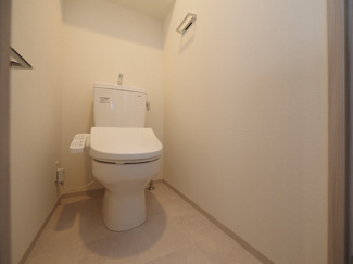 【トイレ】 | Alivis九条 | 落ち着いた色調のトイレです