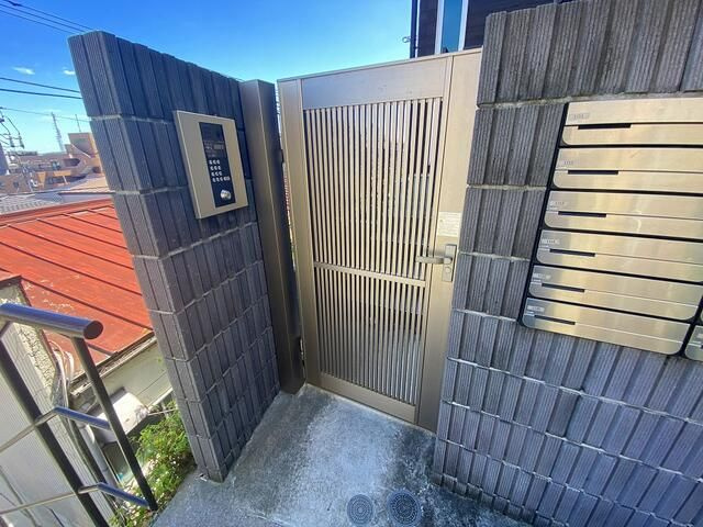 グロワール諏訪坂のエントランス