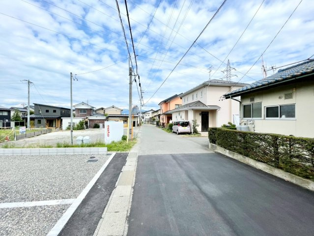 松本市波田第８の前面道路含む現地写真