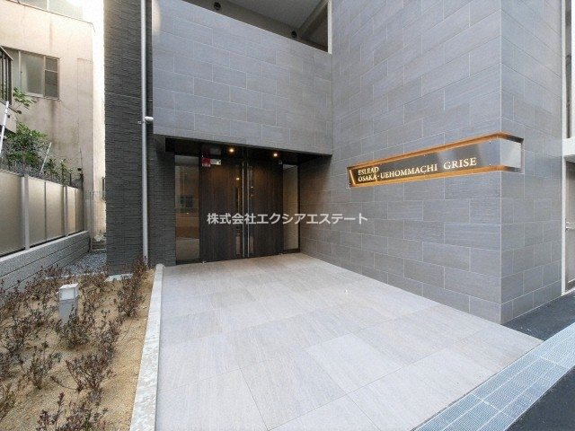 エスリード大阪上本町グリーズのエントランス