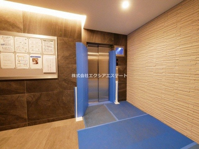 エスリード大阪上本町グリーズのロビー