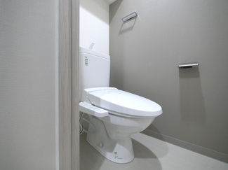 【トイレ】 | Alivisドーム前 | 落ち着いた色調のトイレです
