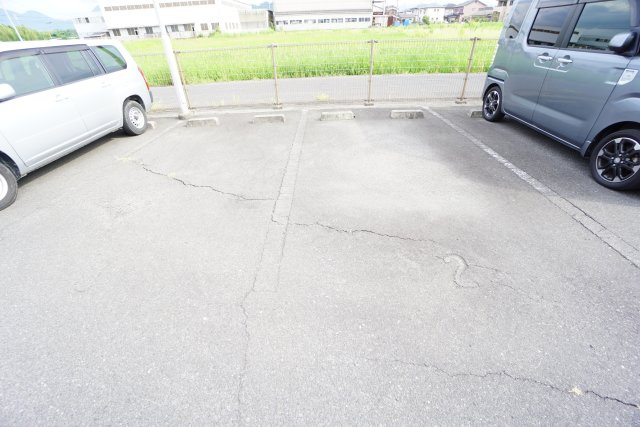 サンセール垂水の駐車場