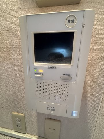 モニター付きインターホンで来訪者が分かります。