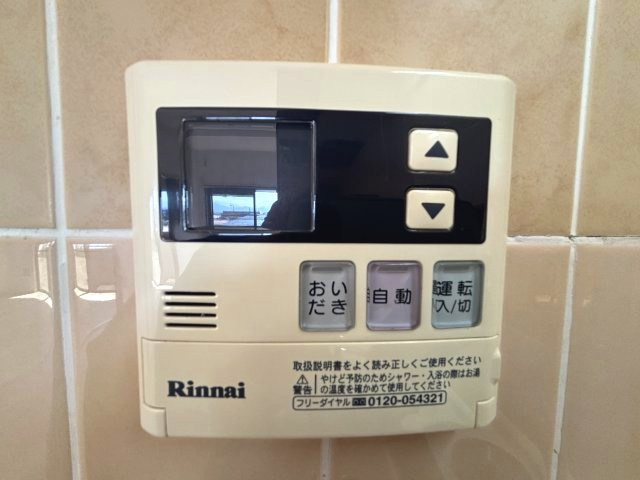 キッチン給湯器リモコン。