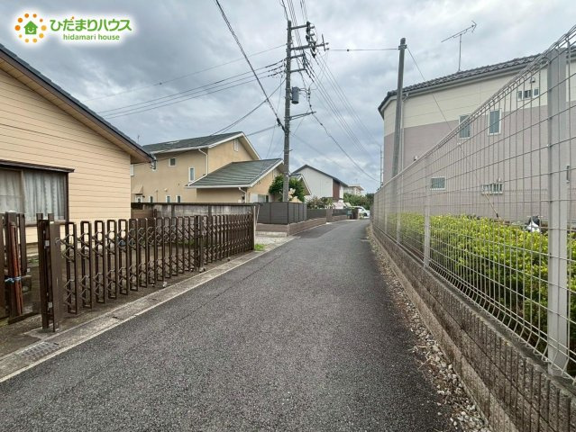 野田市柳沢　中古戸建　昭和53年築の前面道路含む現地写真