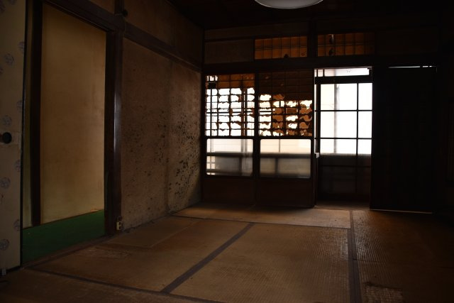 銀閣寺近く 間口の広い三角古民家の和室|2階