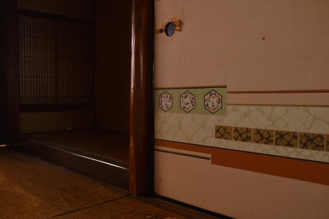 銀閣寺近く 間口の広い三角古民家の和室