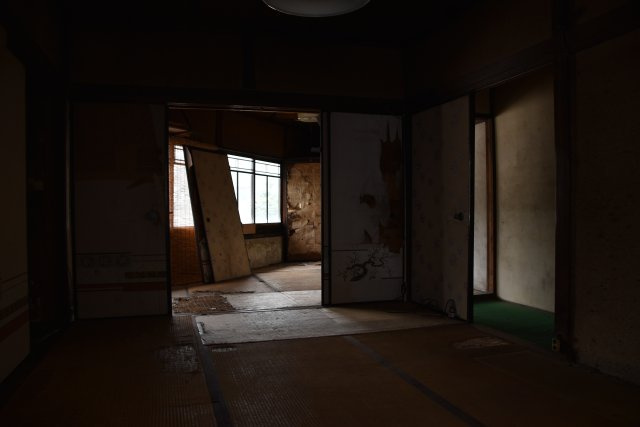 銀閣寺近く 間口の広い三角古民家の和室