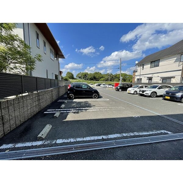 Mayfairの駐車場|駐車スペースもあります☆