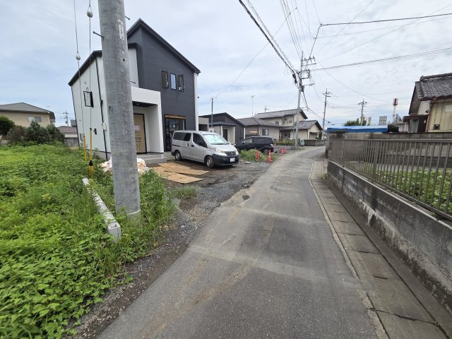 新築　太田市鳥山上町　GRAFARE　1号棟	の前面道路含む現地写真|現地写真　西側接道幅員約2.5ｍ～約3.3ｍ