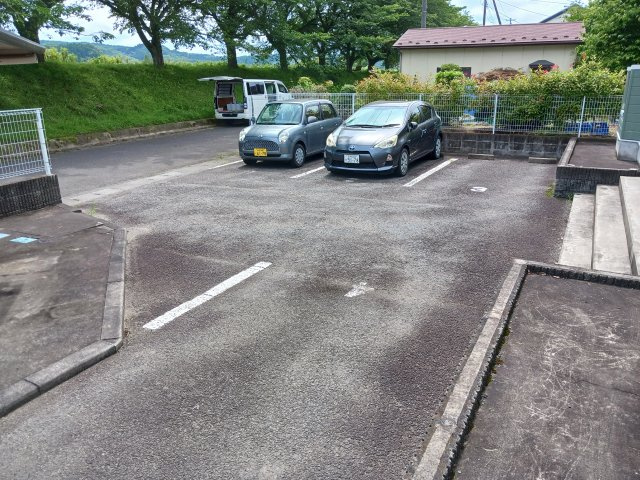 【駐車場】