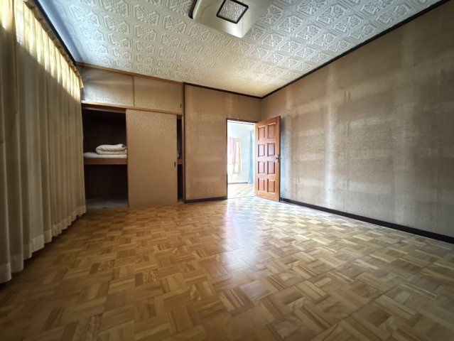 オシャレにリノベした住み心地の良い間取りと立地♪新生活に最適♪那須塩原市の中古住宅の洋室