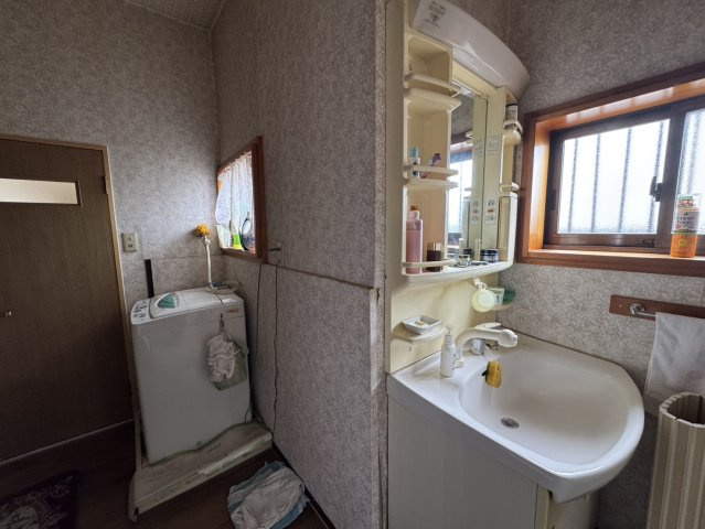オシャレにリノベした住み心地の良い間取りと立地♪新生活に最適♪那須塩原市の中古住宅の洗面所
