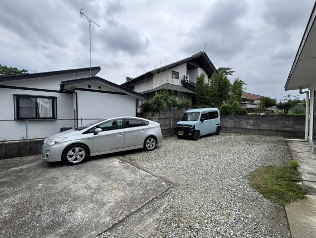 オシャレにリノベした住み心地の良い間取りと立地♪新生活に最適♪那須塩原市の中古住宅の駐車場