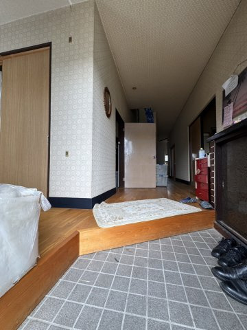 オシャレにリノベした住み心地の良い間取りと立地♪新生活に最適♪那須塩原市の中古住宅の玄関