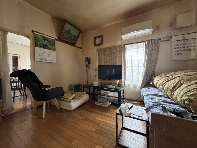 オシャレにリノベした住み心地の良い間取りと立地♪新生活に最適♪那須塩原市の中古住宅の洋室