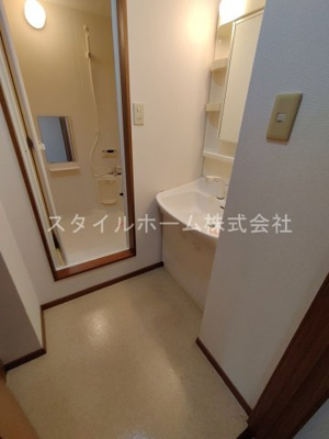 【洗面所】 | ウイングハイツ | 別部屋写真です。