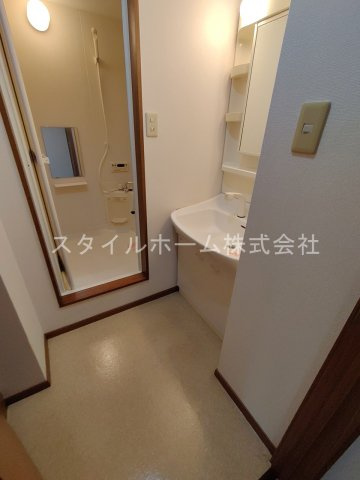 【洗面所】 | ウイングハイツ | 別部屋写真です。