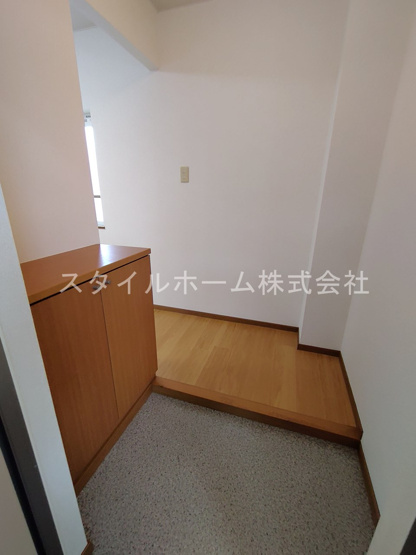 【玄関】 | ウイングハイツ | 別部屋写真です。