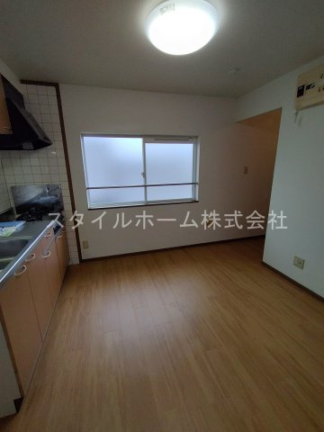 【居間・リビング】 | ウイングハイツ | 別部屋写真です。