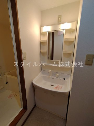 【洗面所】 | ウイングハイツ | 別部屋写真です。