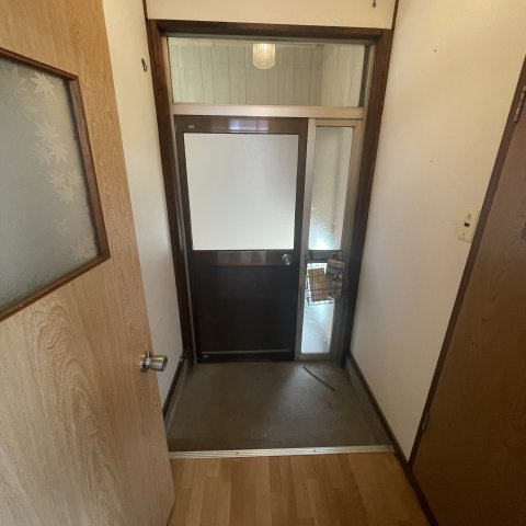 コーポリベルテ緑の玄関