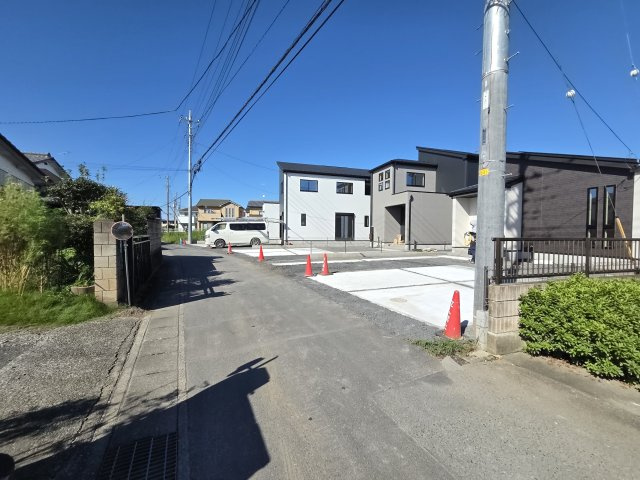 新築　太田市鳥山上町　GRAFARE　2号棟	の前面道路含む現地写真|現地写真　西側接道幅員約2.5ｍ～約3.3ｍ