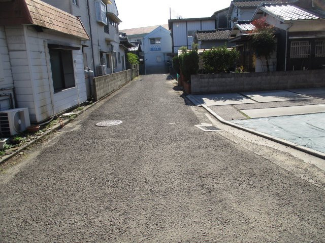 南吉田町売土地の前面道路含む現地写真|前面道路は位置指定道路です。
