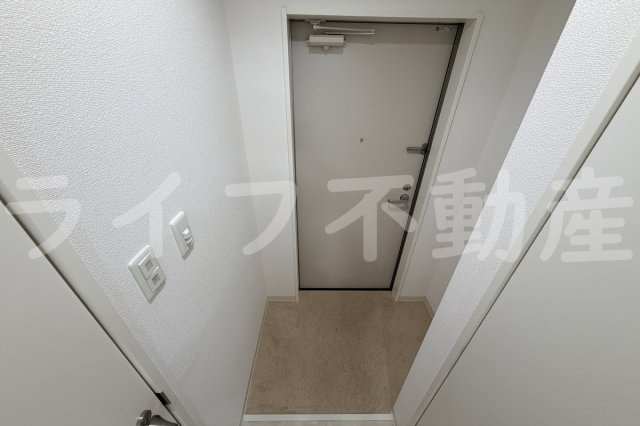 クリエオーレ菱屋西の玄関