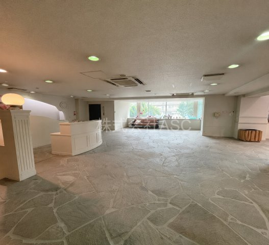 新大阪グランプリビルのロビー