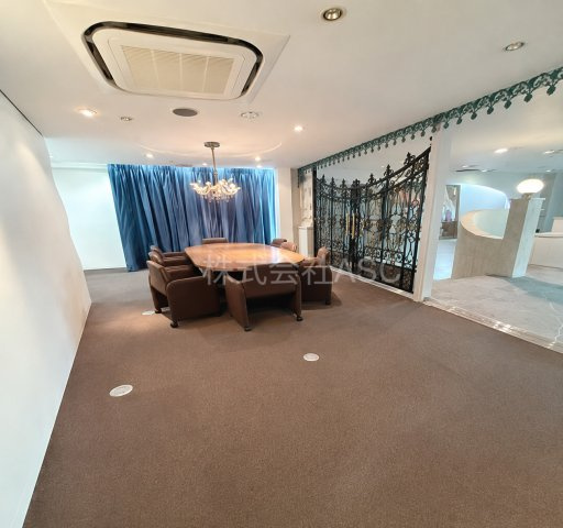 新大阪グランプリビルのロビー