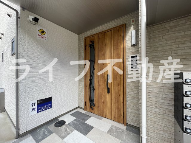クリエオーレ菱屋西のエントランス