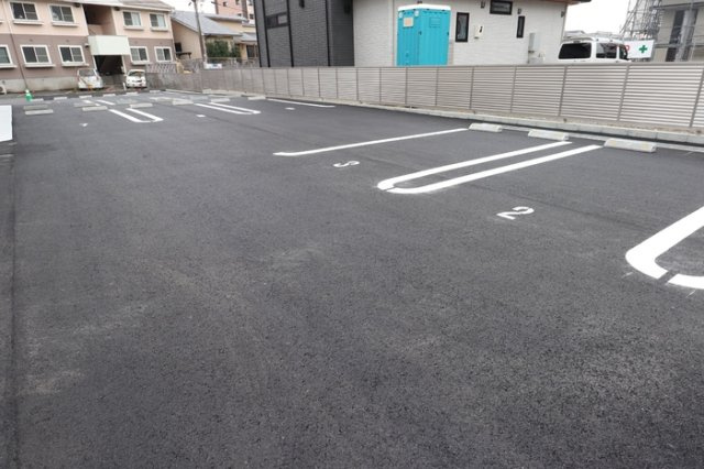 プラザ宮園の駐車場|駐車場があるので、車を買う予定の方も安心です