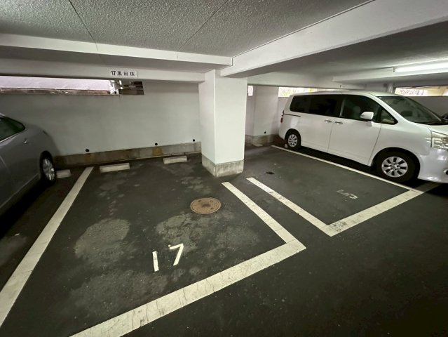 リバーサイド青谷の駐車場