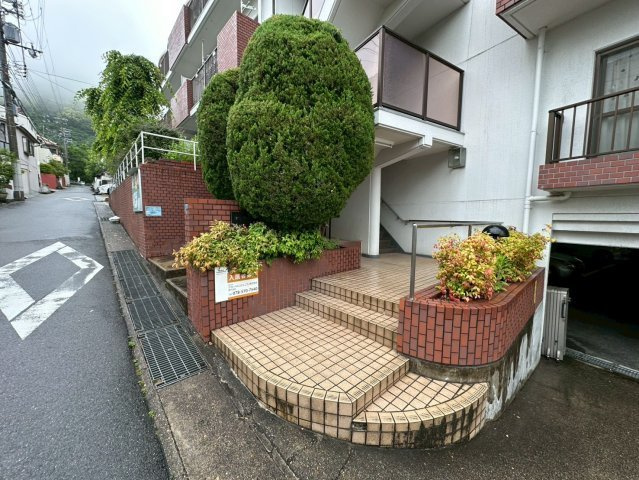リバーサイド青谷のエントランス