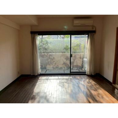 藤和芦屋川ホームズの居間・リビング