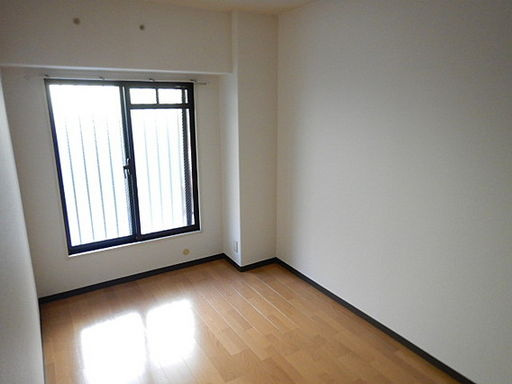フォリア岡本の居間・リビング